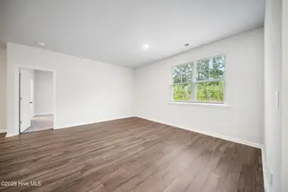 1305 Clendon Circle, Leland, NC 28451 – photo 11: 10-web-or-mls-GI - 1305 Clendon Cir - Li