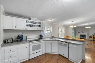 1109 Nautical Lane SW, Calabash, NC 28467 — 4-bedroom manufactured home in Village At Calabash, Calabash, NC, photo 10 of 34: Kitchen