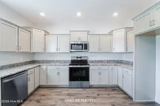 217 Little Bird Lane, Jacksonville, NC 28546 — 4-bedroom home in Onslow Bay, Jacksonville, NC, photo 11 of 35: SIMILAR PHOTO CATALINA-15