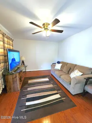 319 Oak Grove Avenue, Greenville, NC 27834 – photo 2: living3