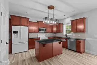 302 First Post Road, Jacksonville, NC 28546 — 4-bedroom home in Towne Pointe, Jacksonville, NC, photo 11 of 38: Kitchen