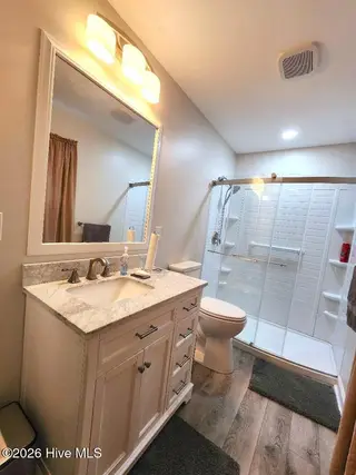 319 Oak Grove Avenue, Greenville, NC 27834 – photo 15: masterbath
