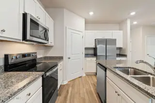 3583 Whaley Way NW, Ash, NC 28420 — 3-bedroom townhome in Brunswick Plantation, Ash, NC, photo 9 of 34: Kitchen/Pantry