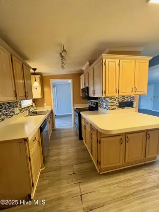 505 Capeside Drive, Wilmington, NC 28412 – photo 4: Kitchen 2