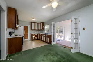 115 Carolina Pines Boulevard, New Bern, NC 28560 – photo 2: Open Living Space