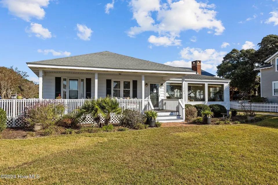 1701 Front Street, Beaufort, NC 28516 – photo 1 of 39: 33-web-or-mls-1S3A1150