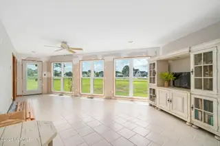 335 Country Club Lane, Newport, NC 28570 – photo 4: Living room