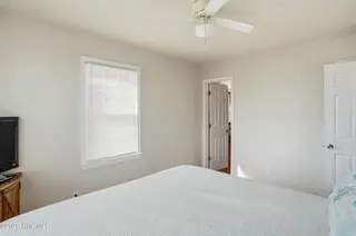 2004 W Beach Drive, Oak Island, NC 28465 – photo 21: 2004_W_Beach_Dr_Oak_Island_NC (38)