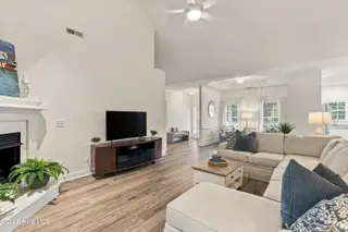 431 Lansdowne Road, Wilmington, NC 28409 – photo 10: 010_431_lansdowne_road_wilmington-10_446
