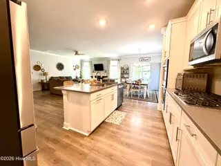 5010 Spring Green Pass, New Bern, NC 28562 – photo 9: island and counter