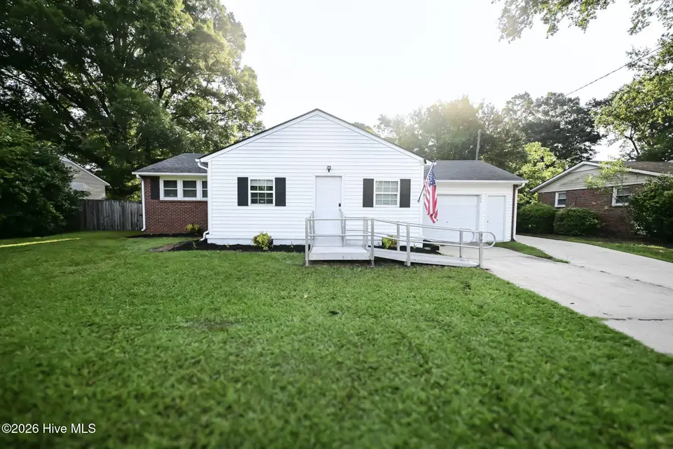 704 Henderson Drive, Jacksonville, NC 28540 – photo 1 of 28