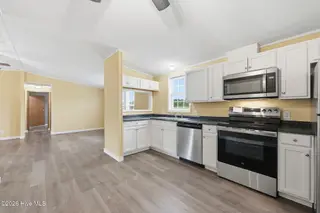 405 Lynchfield Drive, New Bern, NC 28560 – photo 3: Kitchen