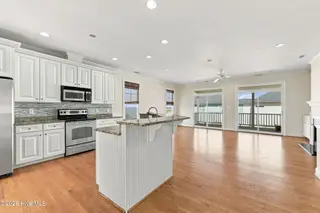 105 Winston Avenue Unit A & B, Atlantic Beach, NC 28512 – photo 18: 43-web-or-mls-105-Winston-066_edit