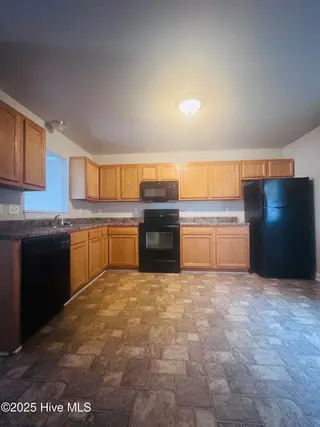 304 Streamwood Drive, Jacksonville, NC 28546 – photo 4: IMG_2017