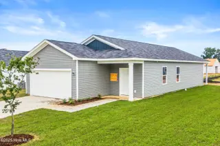 610 S Squires Run Lane, Richlands, NC 28574 – photo 2: Home Front