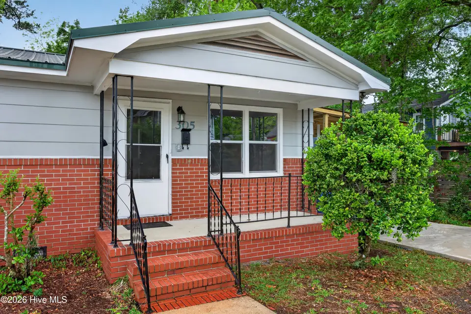 305 N 21st Street, Wilmington, NC 28405 – photo 1 of 21