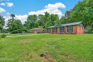300 Walnut Drive, Jacksonville, NC 28540 – photo 2