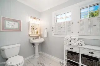 212 Broad Street, Beaufort, NC 28516 – photo 18: Principle ensuite