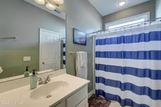 123 Azalea Drive, Hampstead, NC 28443 – photo 21: 123AzaleaDriveInterior(27)