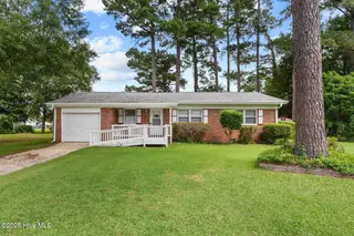 1 Lee Court, Jacksonville, NC 28546 — 3-bedroom home in Windsor Manor, Jacksonville, NC, photo 1 of 26: Front Exterior