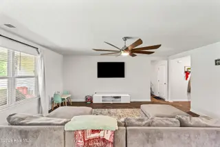 19 Evian Court, Hampstead, NC 28443 — 3-bedroom home in Hope Creek, Hampstead, NC, photo 16 of 49