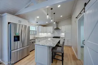 5107 White Oak Drive, Trent Woods, NC 28562 – photo 11: Kitchen and door into living space