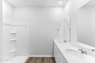 149 N Squires Run Lane, Richlands, NC 28574 – photo 15: Master Bathroom