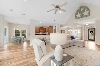412 Waverly Court, Newport, NC 28570 – photo 8: Living room