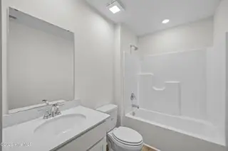 7463 Julius Drive NE 74, Leland, NC 28451 – photo 13: Secondary Bath