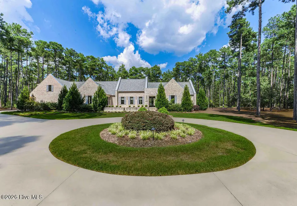 40 Cherry Hill Drive, Pinehurst, NC 28374 – photo 1 of 75: 260904-40CherryHill-4318