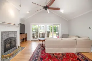 1524 Ann Street, Beaufort, NC 28516 – photo 9: Great room