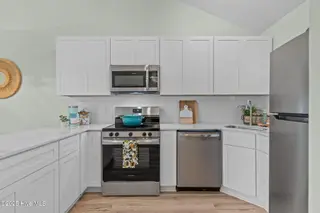 3831 Merestone Drive, Wilmington, NC 28412 – photo 3: 3-kitchen_range