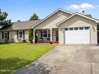 302 Foxridge Lane, Hubert, NC 28539 — 3-bedroom home in Foxtrace, Hubert, NC, photo 1 of 38: 1-web-or-mls-P8256011