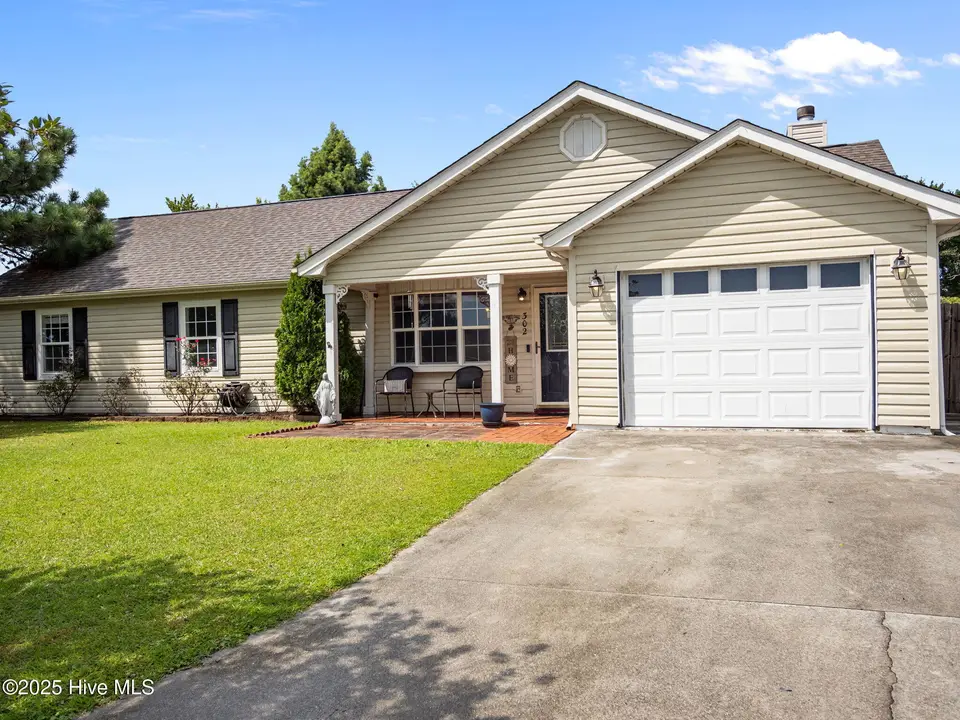 302 Foxridge Lane, Hubert, NC 28539 — 3-bedroom home in Foxtrace, Hubert, NC, photo 1 of 38: 1-web-or-mls-P8256011