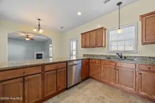 102 Kayak Court, Swansboro, NC 28584 – photo 12: 22-web-or-mls-IMG_4295