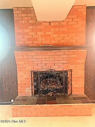 204 Kerry Court, Jacksonville, NC 28546 — 5-bedroom home in Windsor Manor, Jacksonville, NC, photo 11 of 53: Fireplace Living Room