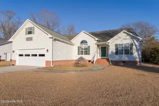 208 Eighth Street, New Bern, NC 28560 — 3-bedroom home in Trolley Run, New Bern, NC, photo 1 of 61: 208 Eighth Street