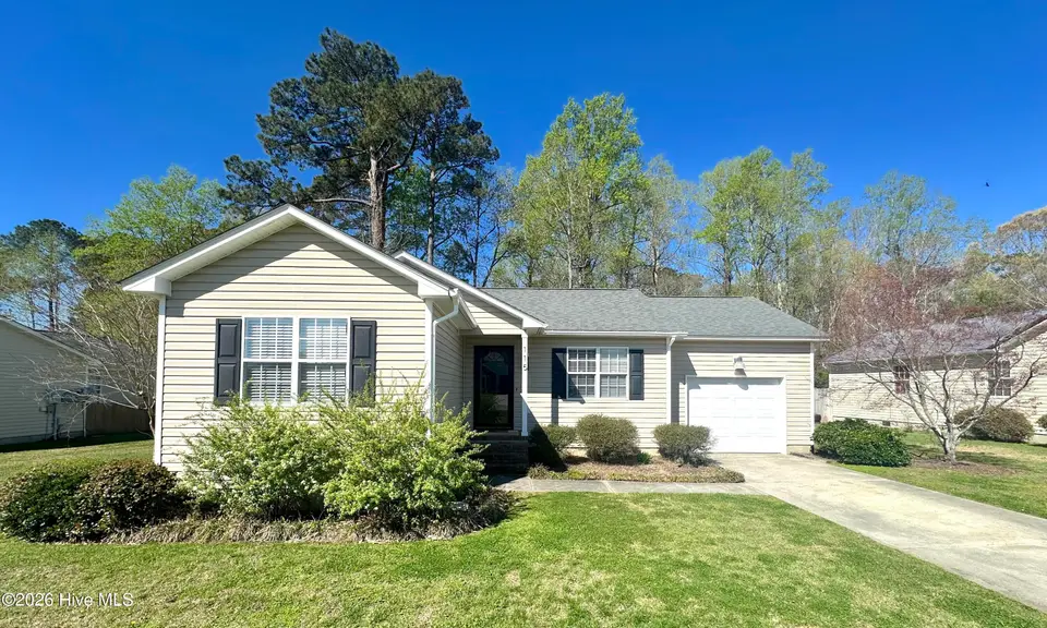 115 Luke Court, New Bern, NC 28560 – photo 1 of 19: IMG_4342