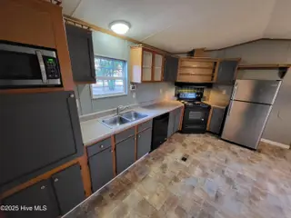 119 Edgewater Lane, Richlands, NC 28574 — 2-bedroom manufactured home in Chapel Ridge, Richlands, NC, photo 17 of 34: Kitchen