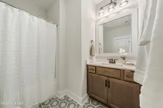 19 S Bandwheel Way, Hampstead, NC 28443 – photo 14: First Floor Bath