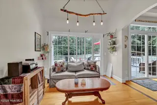 111 Wyndham Way, Wilmington, NC 28411 — 3-bedroom home in Wyndham Ridge, Wilmington, NC, photo 14 of 72: Seating area/breakfast nook