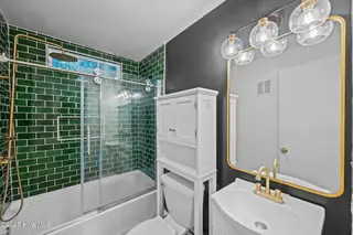 711 Queen Street, New Bern, NC 28560 – photo 10: Modern Amenities With Charm