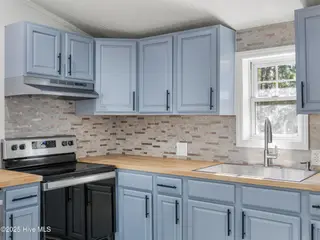 2073 Dawson Cabin Road, Jacksonville, NC 28540 — 3-bedroom home, Jacksonville, NC, photo 17 of 44: Kitchen