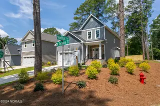 525 N Sycamore Street, Aberdeen, NC 28315 – photo 2: front3