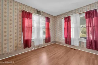 1812 Nun Street, Wilmington, NC 28403 – photo 7: Spacious Primary Bedroom