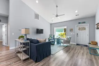 217 Sellers Street, Oak Island, NC 28465 — 3-bedroom home in Yaupon Beach, Oak Island, NC, photo 5 of 37
