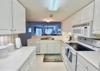 10300 Coast Guard Road D108 Point Emerald Villas, Emerald Isle, NC 28594 – photo 23: Kitchen