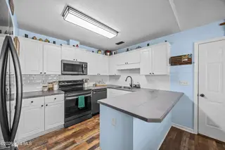 636 Brewster Lane, Wilmington, NC 28412 – photo 9: 13_kitchen