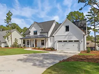 1240 Burning Tree Road, Pinehurst, NC 28374 – photo 2: Luxurious Living