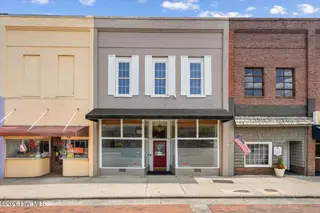 114 N Center Street, Mount Olive, NC 28365 – photo 1: Front View of the Building